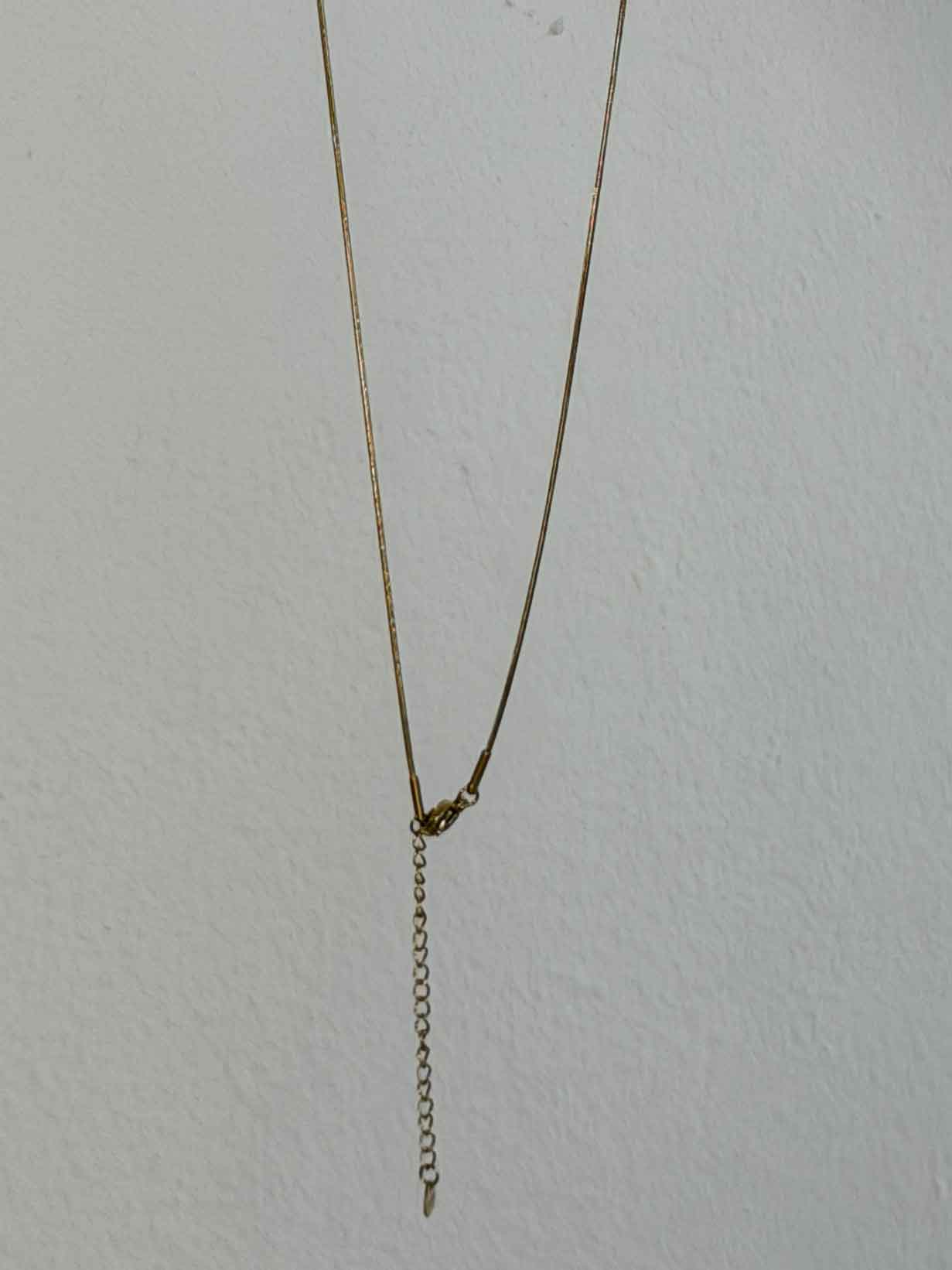 Marigold - Guldhalskæde med blomstervedhæng for et feminint og elegant touch